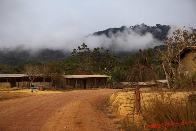 011 MOUKALABA Chaillu Village avec Nuages du Matin 10E5K2IMG_63035wtmk.jpg