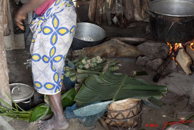 029 MAYIBOUTH Village 2 Preparation du Manioc 11E5K2IMG_70614wtmk.jpg