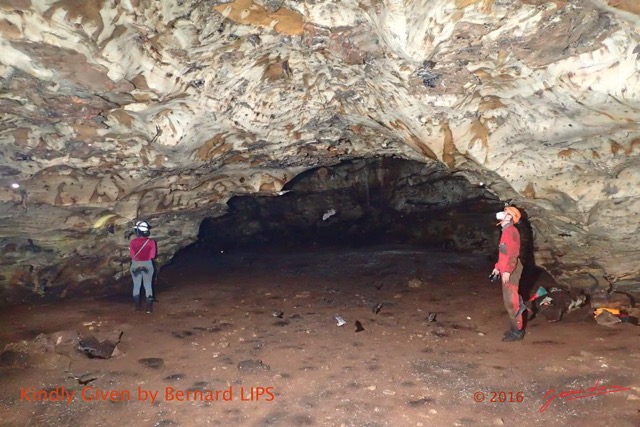 077 Missie la Grotte Salle Olivier et Judith faisant des Releves Topo Photo Bernard Lips 16OTG3BLIMG_11019wtmk.jpg