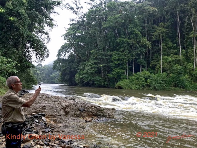 010 Kinguele 03 Riviere MBEI et Rapides avec Jean-Lou 21VanessaSoIMG_210524101634_DxOwtmk 150k.jpg