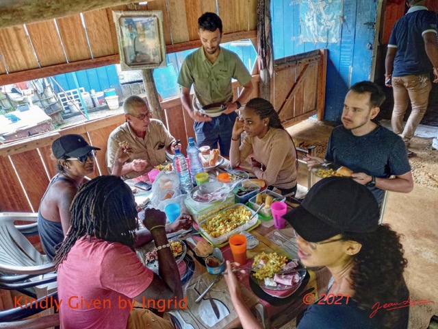 089 Kinguele 03 Village Orpailleurs de Makabane Repas de Midi IMG_Ingrid_20210523_142306_DxOwtmk 150k.jpg