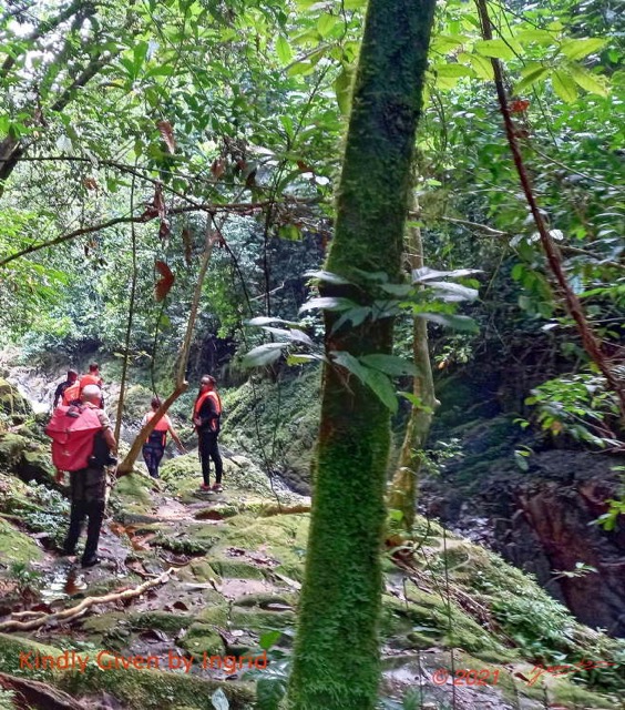 097 Kinguele 03 Descente en Canyoning sur la MBIWAM la Marche IMG_Ingrid_20210609_161144_DxOwtmk 150k.jpg