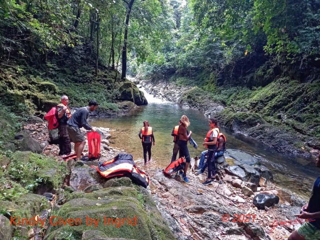 098 Kinguele 03 Descente en Canyoning sur la MBIWAM Preparation IMG_Ingrid_20210524_103735_DxOwtmk 150k.jpg