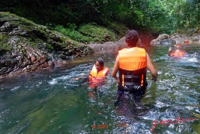 104 KINGUELE 03 Descente en Canyoning sur la MBIWAM 21RX106DSC_2105241009080_DxOwtmk 150k.jpg