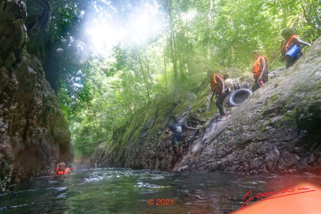 107 KINGUELE 03 Descente en Canyoning sur la MBIWAM 21RX106DSC_2105241009083_DxOwtmk 150k.jpg