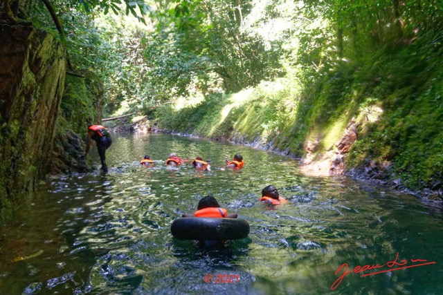 112 KINGUELE 03 Descente en Canyoning sur la MBIWAM 21RX106DSC_2105241009110_DxOwtmk 150k.jpg
