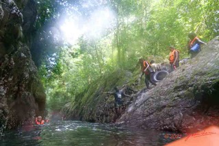 KINGUELE-03-Descente-en-Canyoning-sur-la-MBIWAM-21RX106DSC_2105241009082_DxOwtmk-web