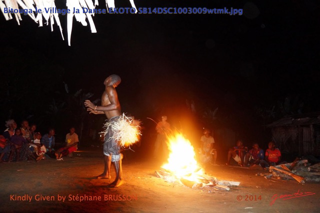 195 Bitouga le Village la Danse EKOTO SB14DSC1003009wtmk.jpg