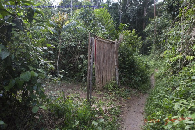 217 BITOUGA le Village Nzanga Bouenze Entree 14E5K3IMG_98278wtmk.jpg