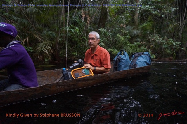 036 Bitouga le Retour Foret Inondee Navigation en Pirogue JLA et Antony SB14DSC1003064wtmk.jpg
