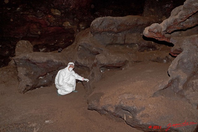 046 Mission 1 Grotte de Zadie Pose des Pieges a Rongeurs Interieurs et JLA 11E5K2IMG_69792wtmk.jpg