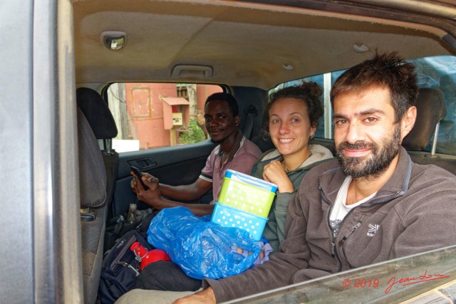 069 ENTOMO 02 Ville Ivindo Base Rougier le Matin Depart en Pick-Up Marios Violette et Jacques 19RX106DSC_1908141001105_DxOwtmk 150k.jpg