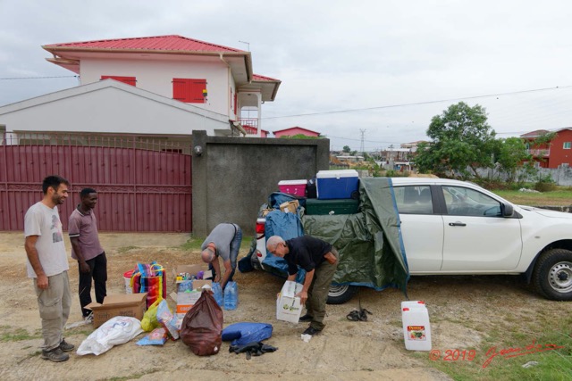 003 ENTOMO 01 Libreville Chargement Vehicule 19RX106DSC_1907281000141_DxOwtmk 150k.jpg