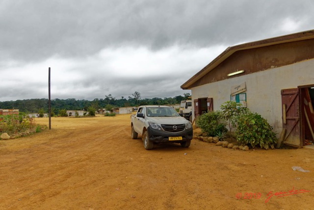 033 ENTOMO 01 Mikongo le Village le Magasin Approvisionnement 19RX106DSC_1908071000723_DxOwtmk 150k.jpg