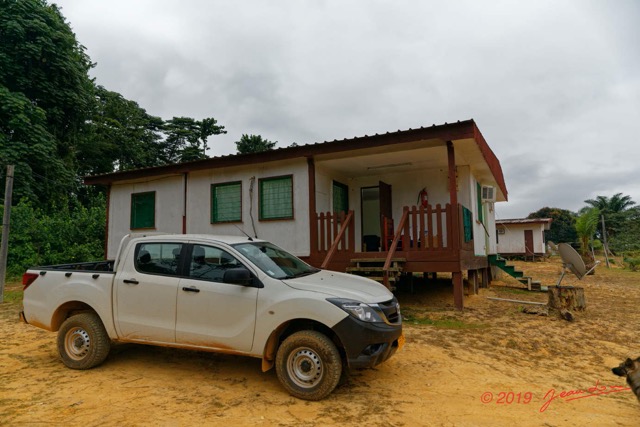 047 ENTOMO 01 Mikongo la Base notre Logement avec notre Vehicule 19E5K3IMG_190729151183_DxOwtmk 150k.jpg