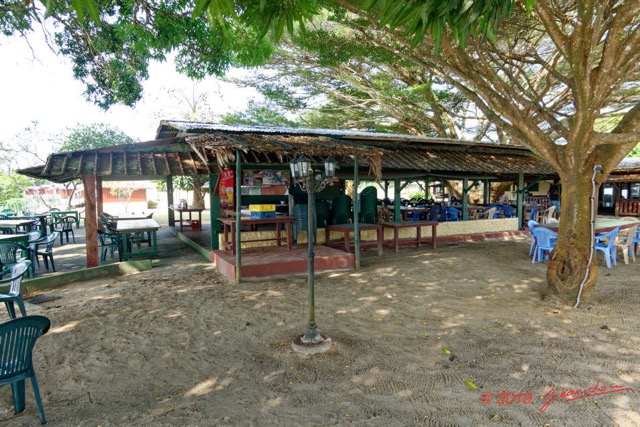 076 ENTOMO 03 Nyonie le Campement le Restaurant 19RX106DSC_1908251009530_DxOwtmk 150k.jpg