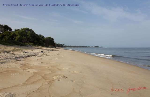 170 Nyonie 2 Marche le Matin Plage Vue vers le Sud 15E5K3IMG_114640wtmk.JPG