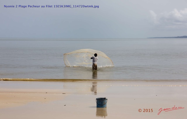 181 Nyonie 2 Plage Pecheur au Filet 15E5K3IMG_114720wtmk.JPG