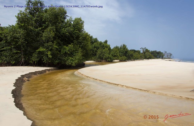 187 Nyonie 2 Plage Riviere se Jettant dans Ocean 15E5K3IMG_114705wtmk.JPG